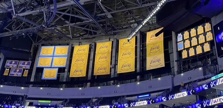 A look at previous championship banners and retired jerseys. The Lakers championship odds are high this year, and they could add another banner. By Troutfarm27 - Own work, CC BY-SA 4.0, https://commons.wikimedia.org/w/index.php?curid=125320631